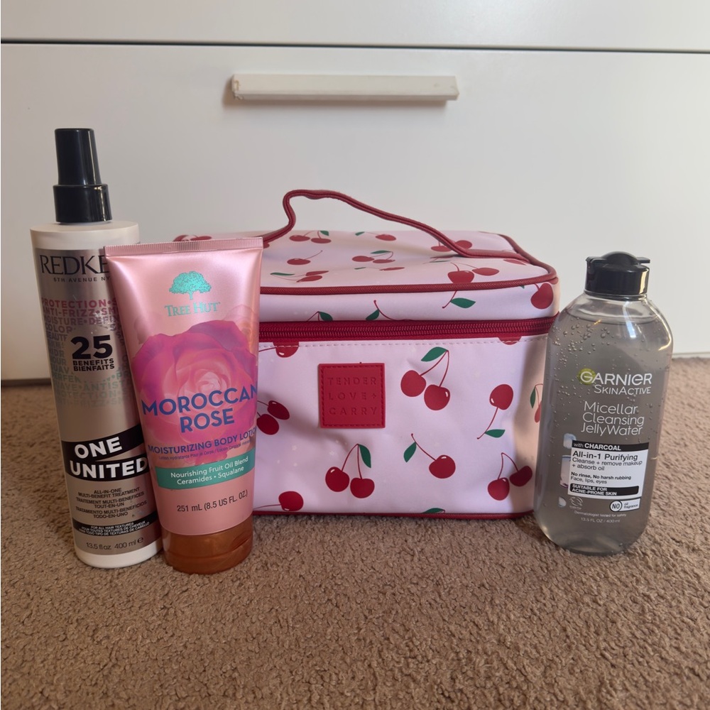 Makeup Bag & Beauty Bundle - Picture 1 of 9